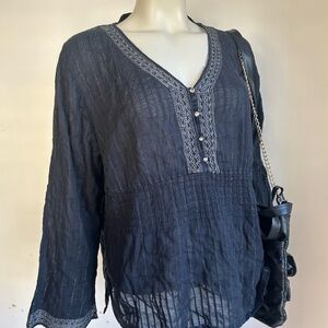 perfect fit 22w Women's Black V-Neck Top